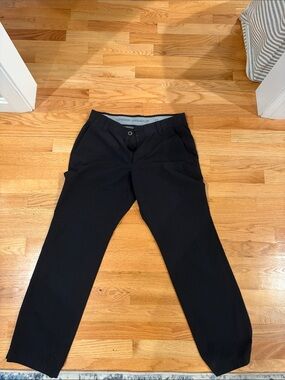 Under Armour Black light weight Men's Golf Chinos 32/30